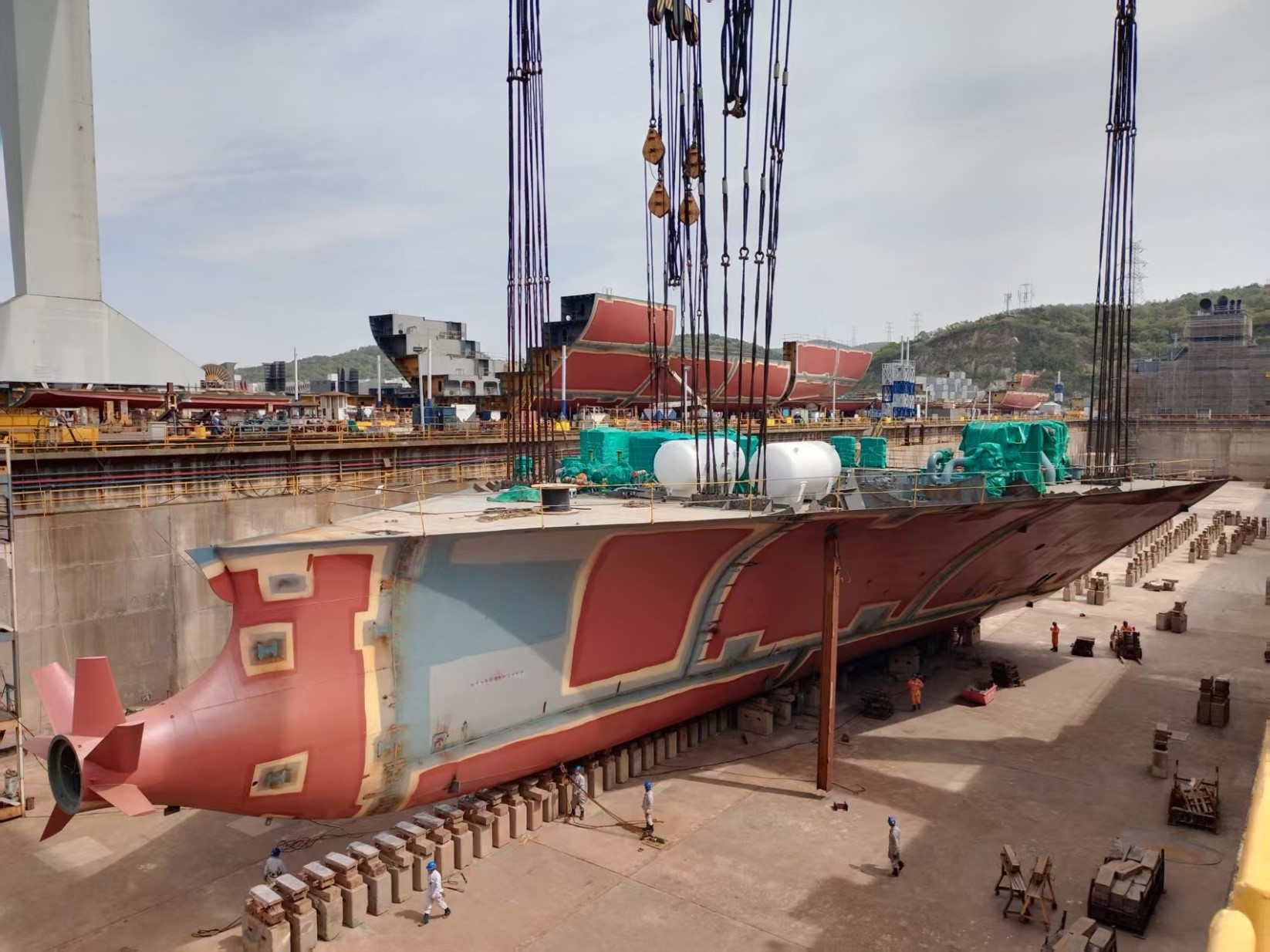 常石造船中国基地，以全球首艘甲醇燃料 5900TEU 型集装箱运输船挑战崭新的未来